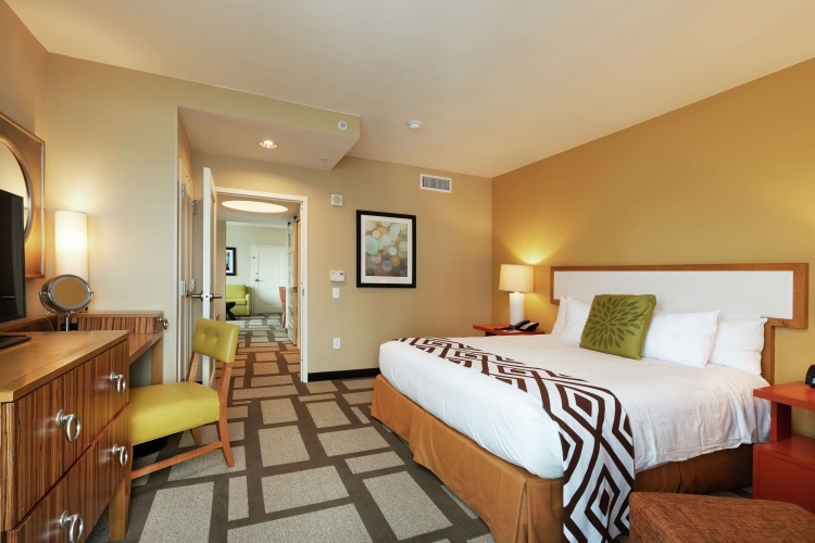 1 Bedroom Mobility Accessible with Tub Corner Double Suite