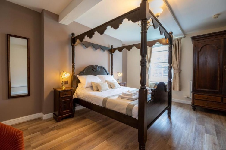 With Four Poster Bed Double room