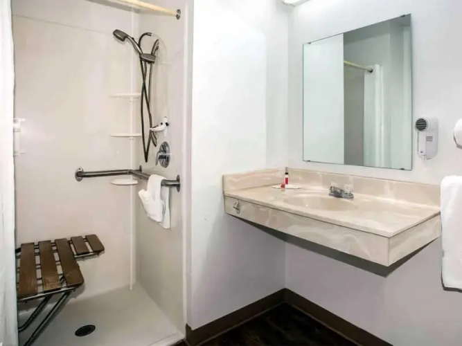 Hometown Inn & Suites