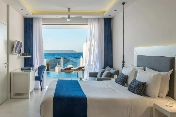 2 Bedrooms Island with Private Heated Pool Suite seafront