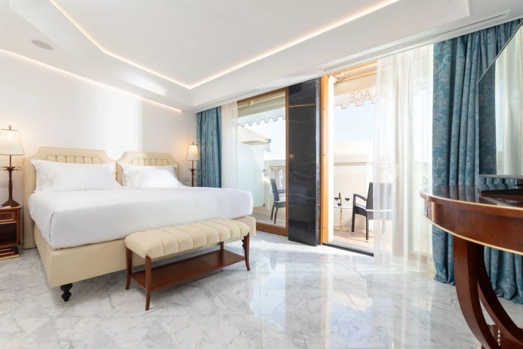 Signature Top Floor Double Suite with balcony and with sea view