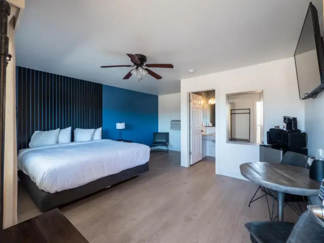 Balanced Rock Motel