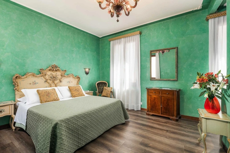 Deluxe Double room with canal view