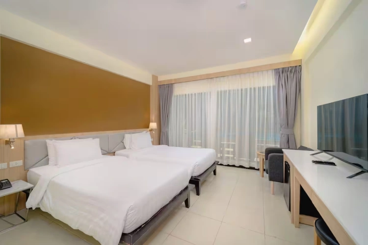 Deluxe Pool Access room
