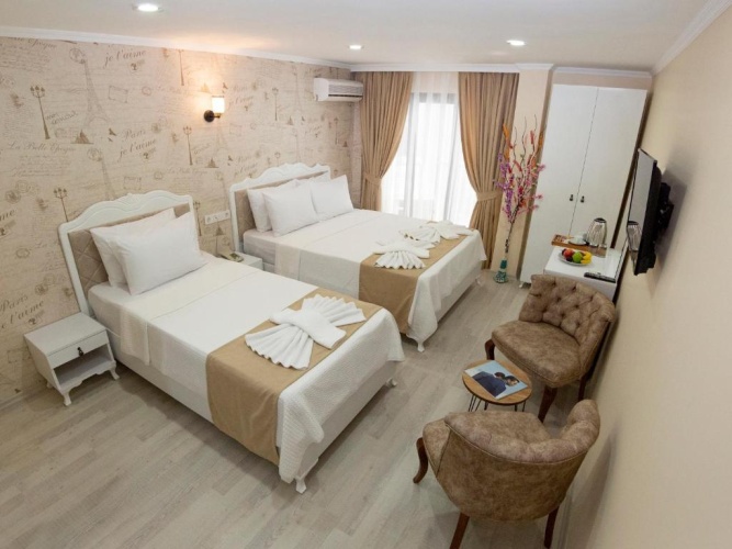 Deluxe Twin room with balcony