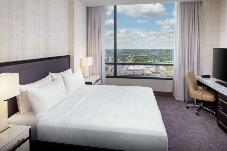 2 Bedrooms Hearing Accessible Double Suite