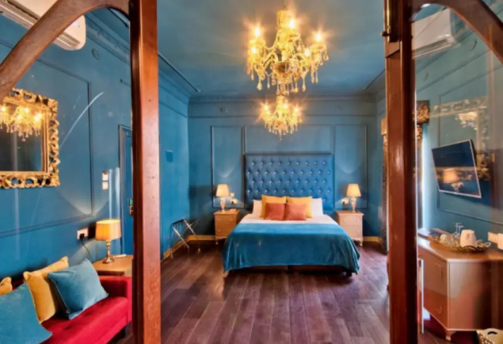 Deluxe Suite with balcony