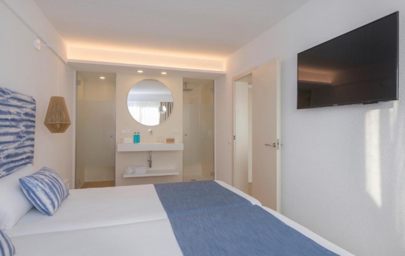 Twin Junior Suite with balcony