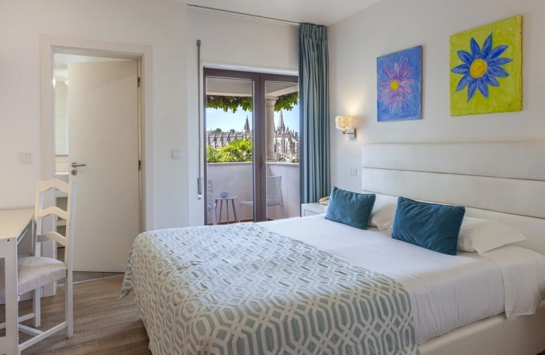 Double room with balcony and Monastery View