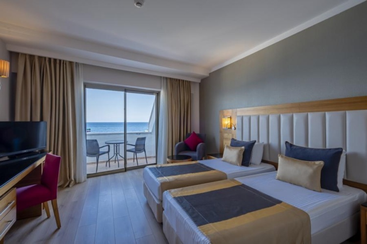Standard Twin room with sea view