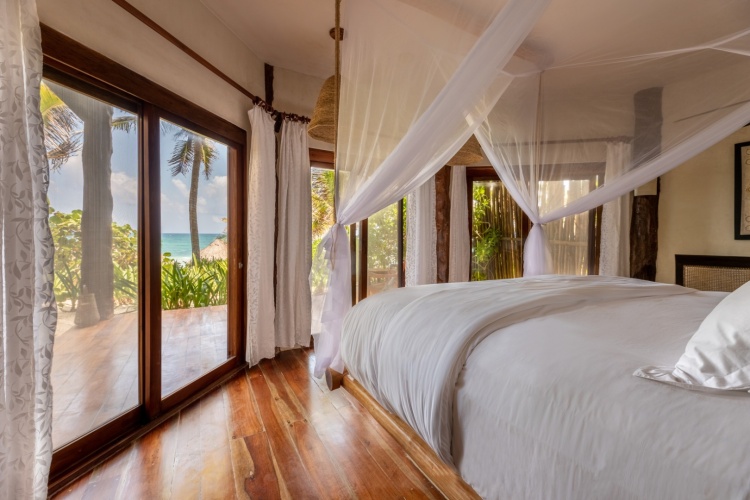 Lower Double room beachfront