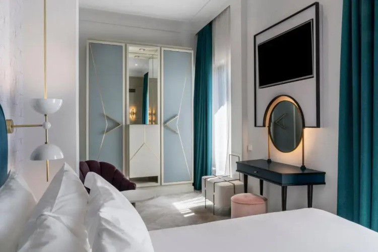 Vincci Capitol Hotel