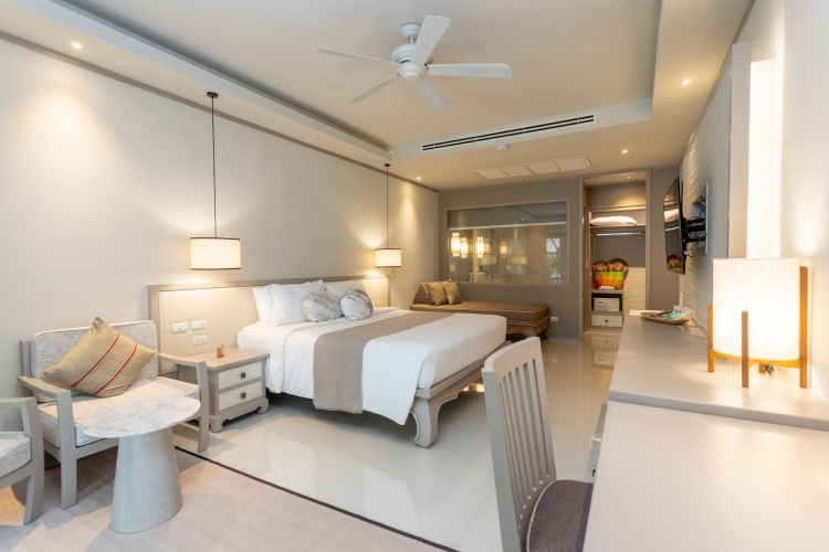 Deluxe Double room with pool view