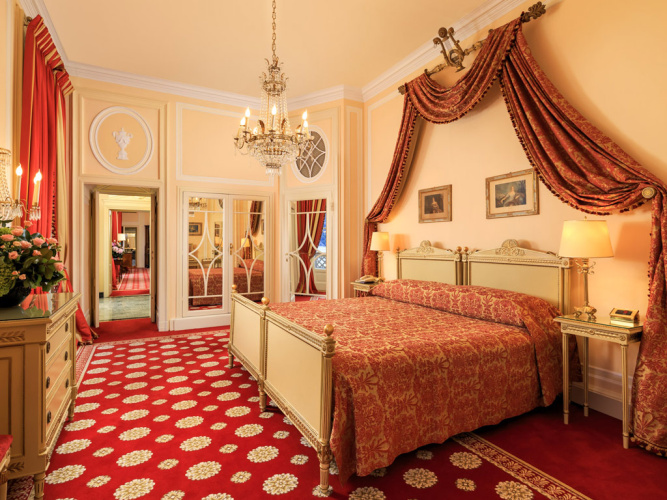 Cardinal Double Suite with lake view