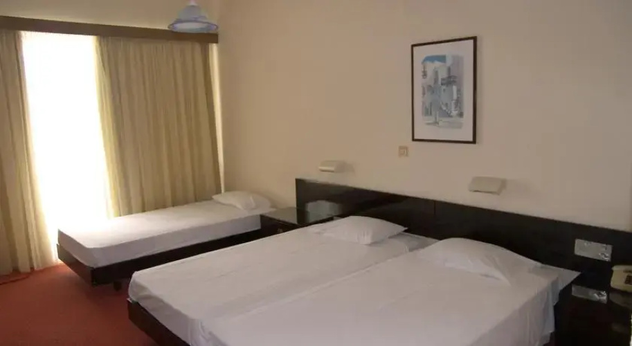 Alexandros Hotel