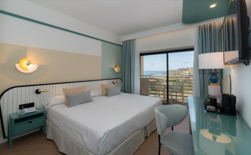 Superior Double Club room with pool view