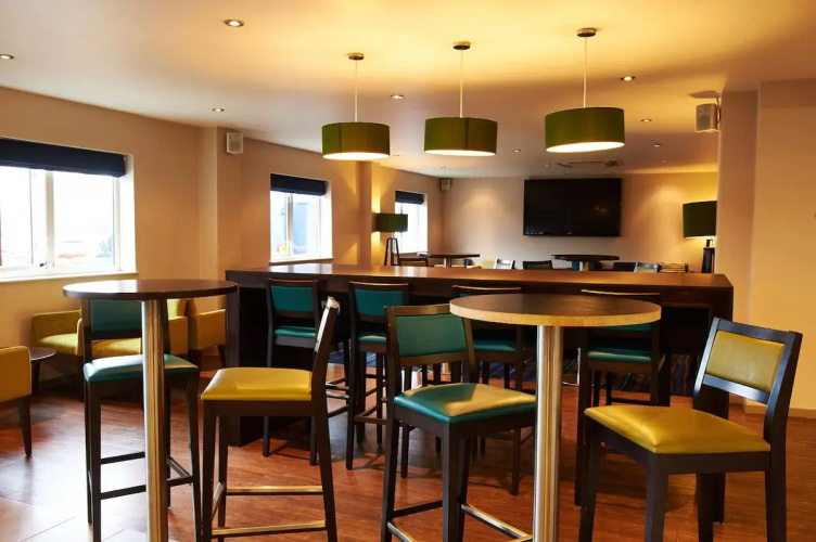Holiday Inn Express Manchester Airport photo 18