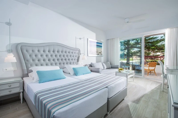 Twin room with garden view
