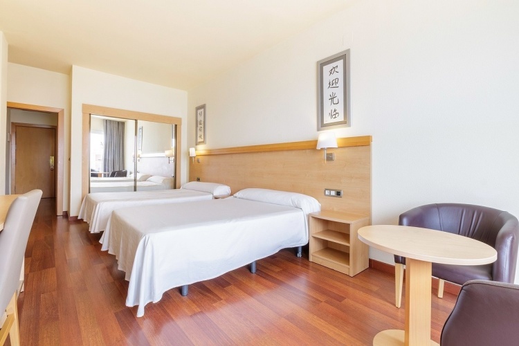 Twin room with partial sea view