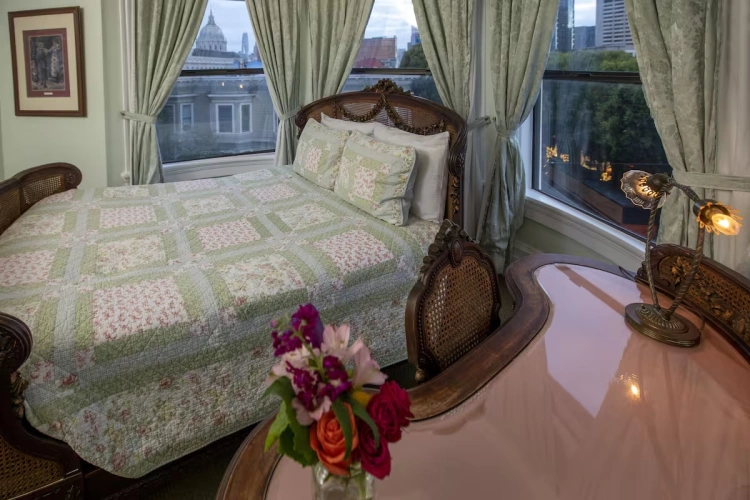 Double room with city view