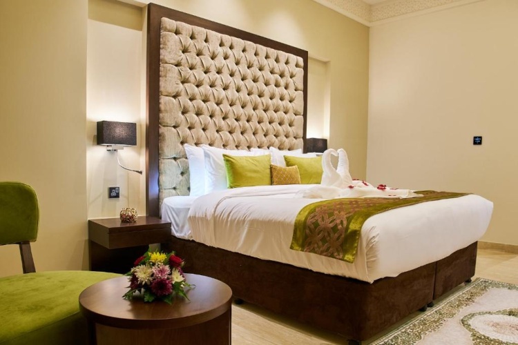 1 Bedroom Double Suite with Creek view