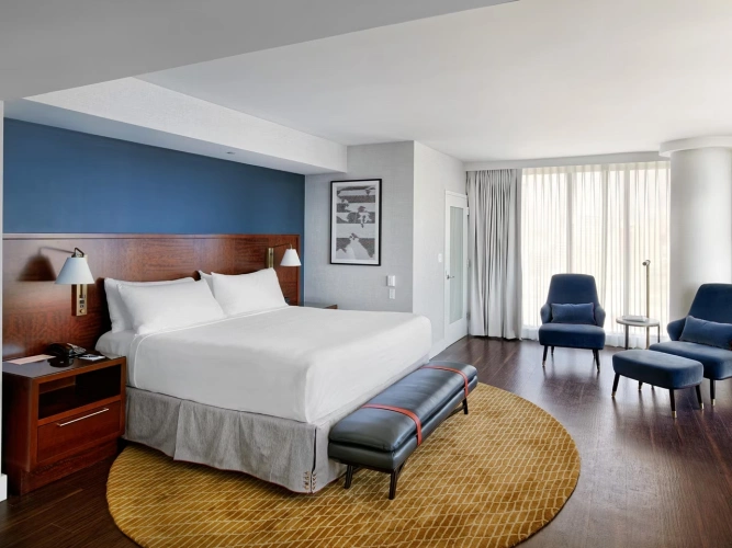 Double Junior Suite with Corner View