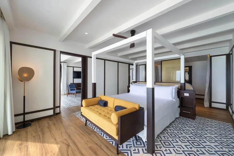 Privilege Swim Up Double Master Suite