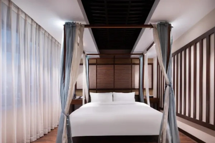 Cultural Theme (Window faces hallway) Double room