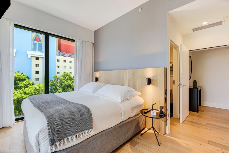 Corner Premium Double Suite with city view