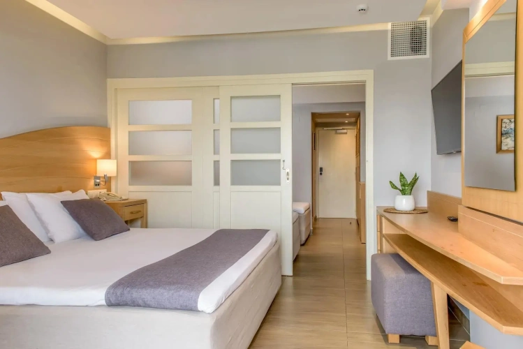 Family with Sliding Door room Sea View