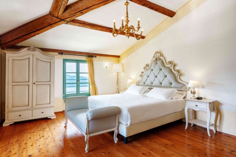 Dependance Double Suite with lake view