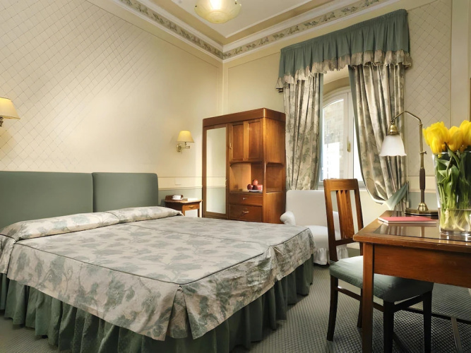 Alexandra Hotel