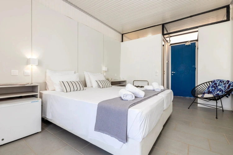 Standard Twin room with sea view