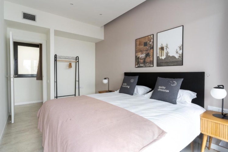 2 Bedrooms Quadruple Apartment with balcony