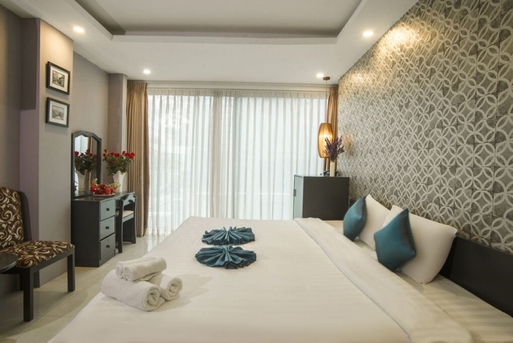 Deluxe Double room with city view