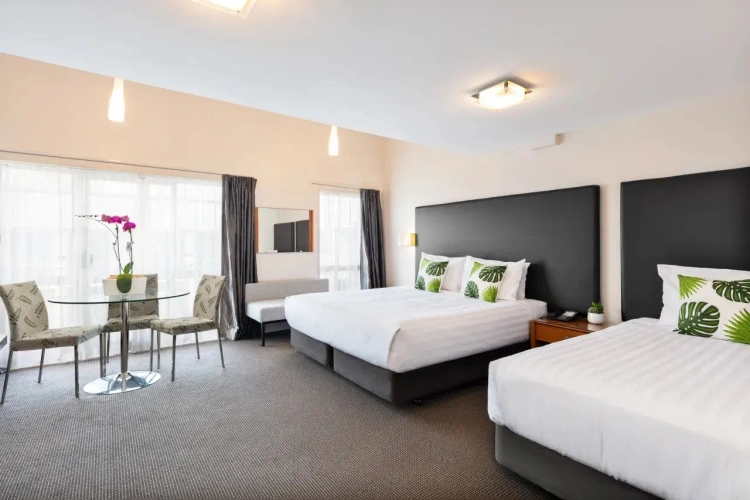 Deluxe Sextuple Split Level Apartment