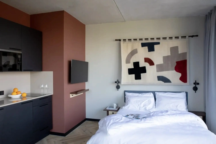 1 Bedroom Spacious Double Apartment with balcony