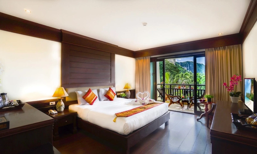Deluxe Double room with pool view