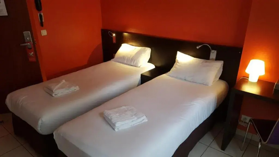 Le Montclair Montmartre by River Hostel