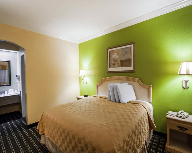 Memorylane Inn & Suites