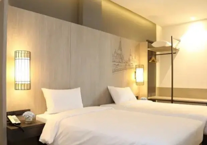 Deluxe no window Twin room
