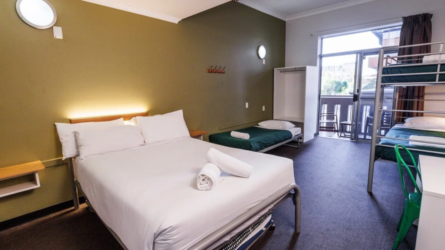 Sextuple room with balcony