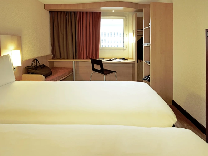 Standard Twin room with city view