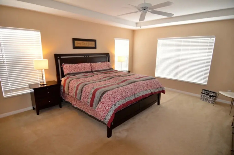 4 Br Home Kitchen Sleeps 10