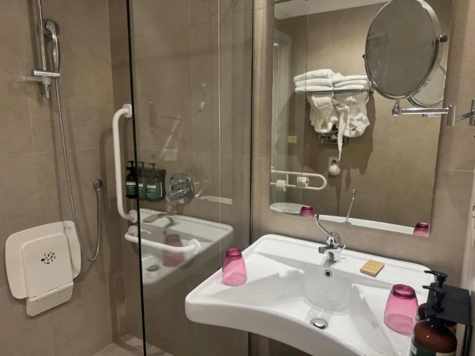 Crowne Plaza St. Peter's photo 14