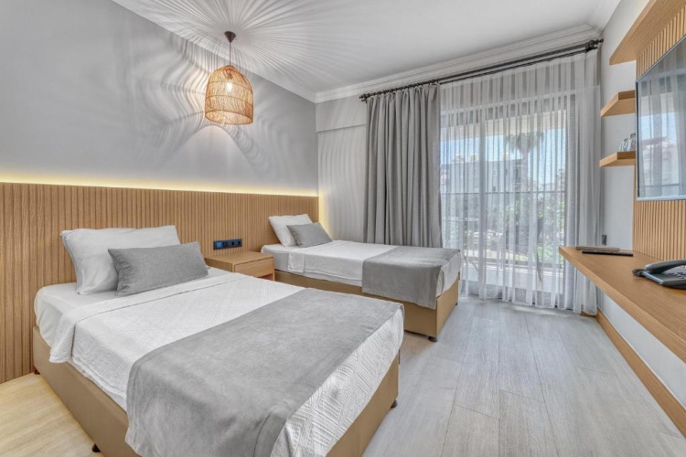 Standard Twin room with balcony