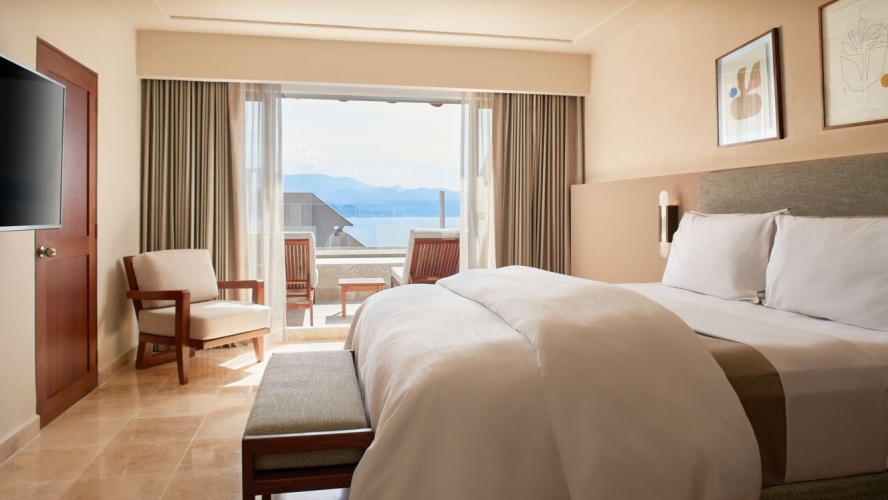 1 Bedroom Ambassador (High floor) Double Suite with ocean view