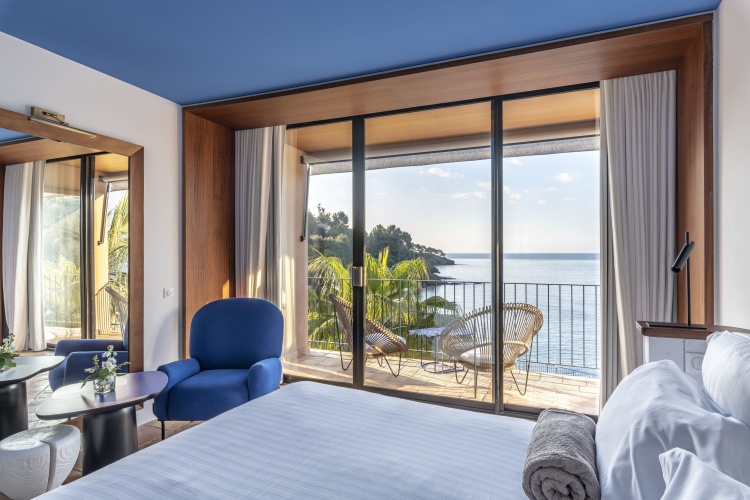 Double Club room