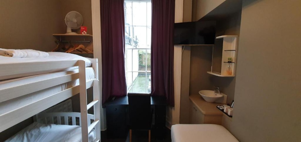 Triple room