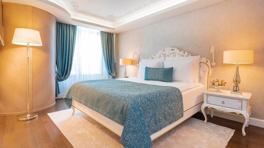 Luxury Evergreen Double Suite